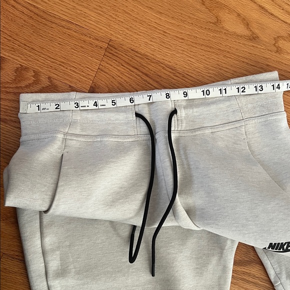 Nike Sportswear Cropped Sweatpants - Picture 8 of 8